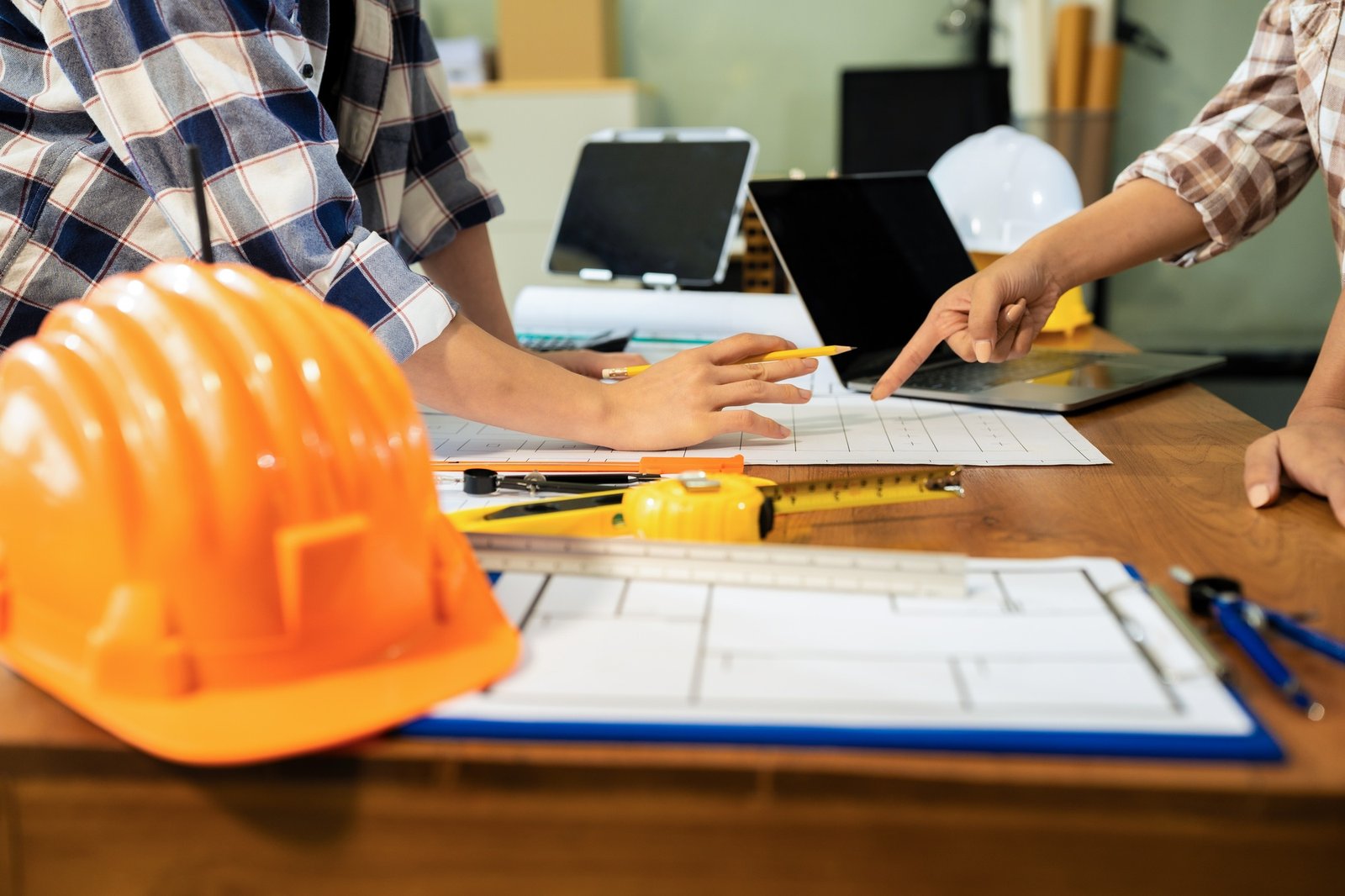 Building Estimating Service vs Traditional Estimating: Which One is Right for You?